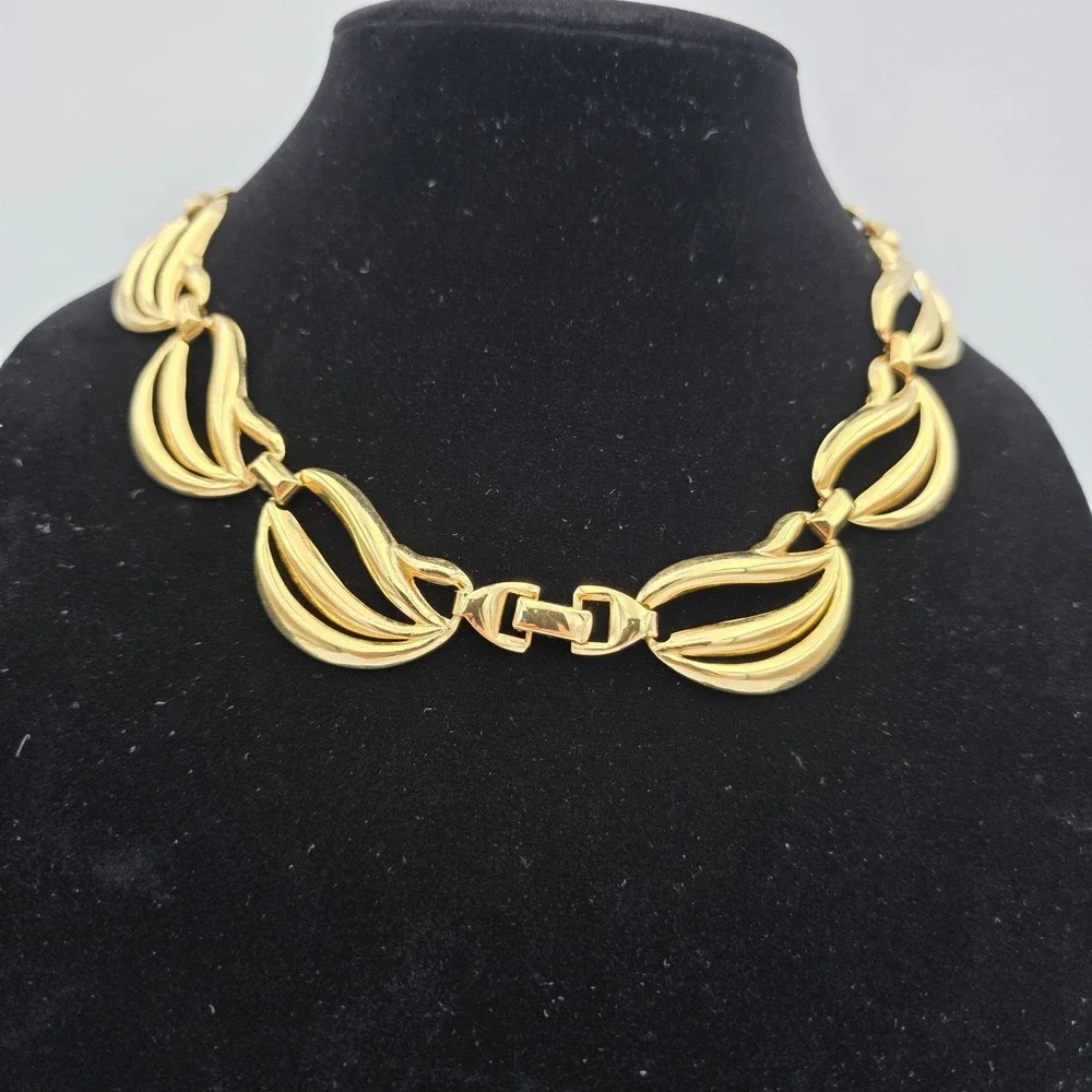 Vtg Gold Tone Link Choker Collar Statement Necklace 17.5